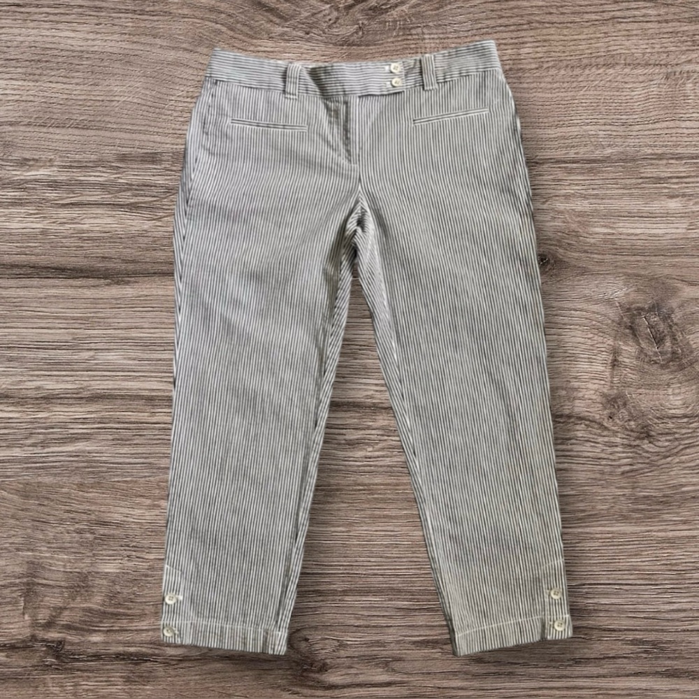 Anne Taylor Loft Seersucker Striped Cropped Capri Pants